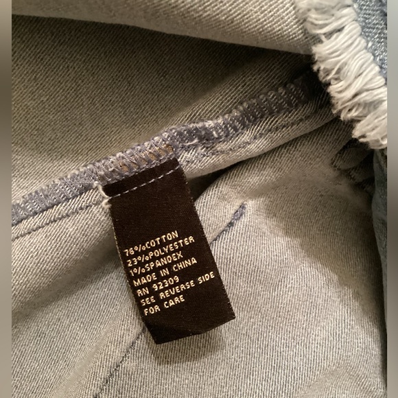 DG2 by Diane Gilman Classic Stretch Frayed Denim Jacket (L)* - Picture 10 of 11